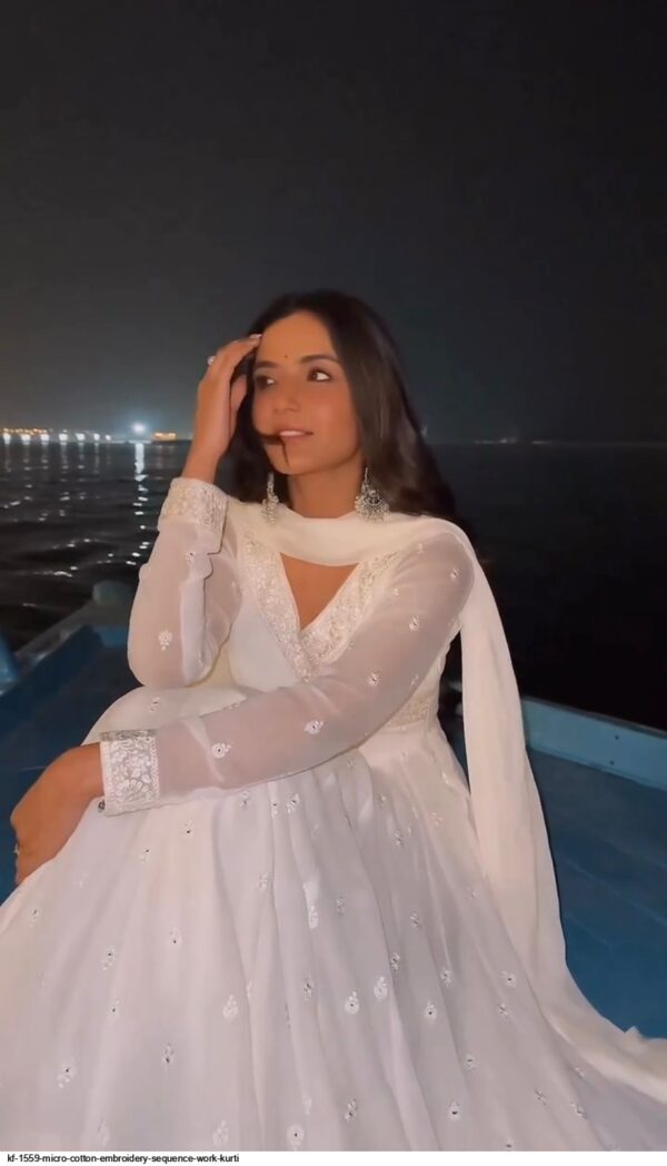 Aanaarkali suit White - Image 7