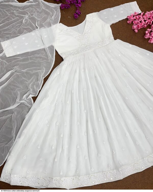 Aanaarkali suit White - Image 8
