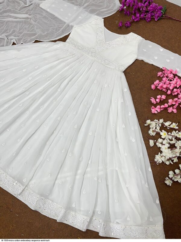 Aanaarkali suit White - Image 5