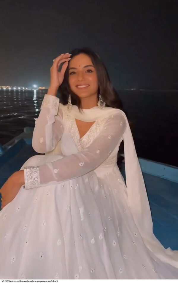 Aanaarkali suit White